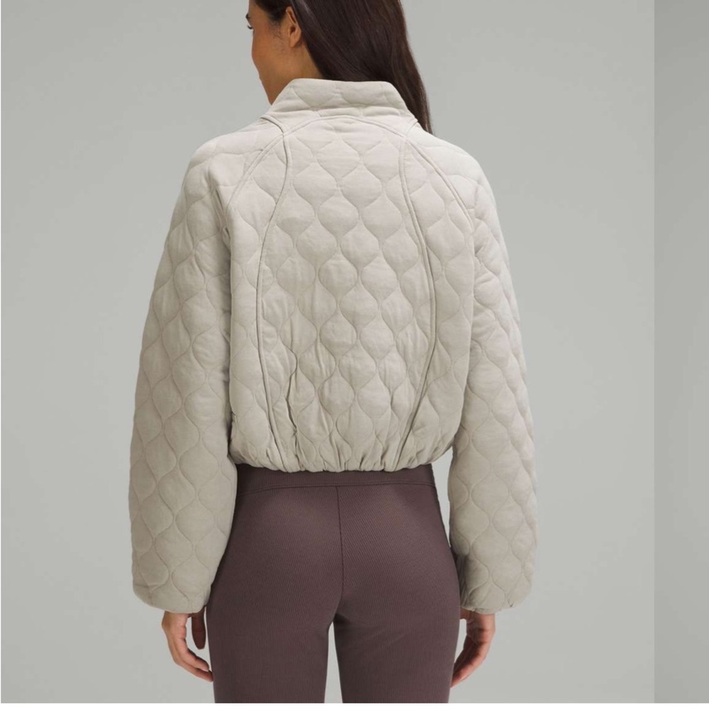 Lululemon Quilted Riverstone Taupe Bubble Shaped Cropped Bomber Jacket Size 8 - Picture 3 of 13